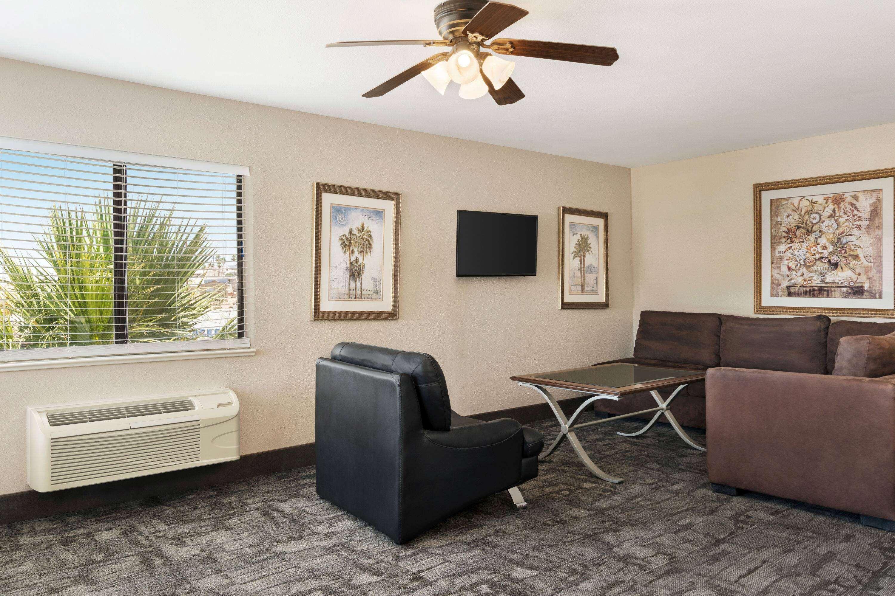 Travelodge By Wyndham Lake Havasu Лейк-Хавасу-Сити Экстерьер фото
